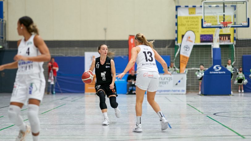 Die HTC-Damen gewinnen gegen die SNP BasCats USC Heidelberg am Sonntag (3.10.2021) mit 66:64. Im Bild Christina Krick