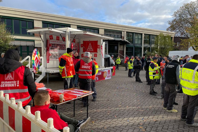 Hier wurde nicht gearbeitet: Warnstreik der IG Metall bei der Firma Schwing an der Heerstraße am Freitag (4.11.2022).