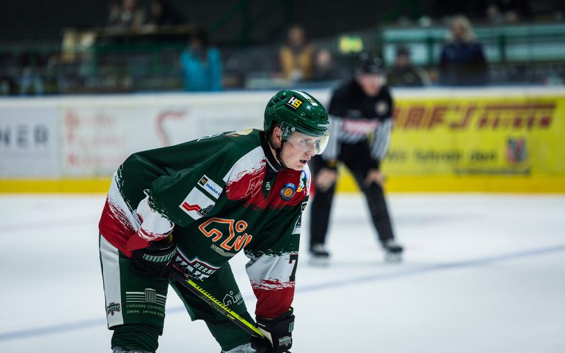 Kai Zernikel und der HEV haben das Auswärtsspiel in Rostock mit 1:3 verloren und bleiben damit auf fremdem Eis weiter sieglos.