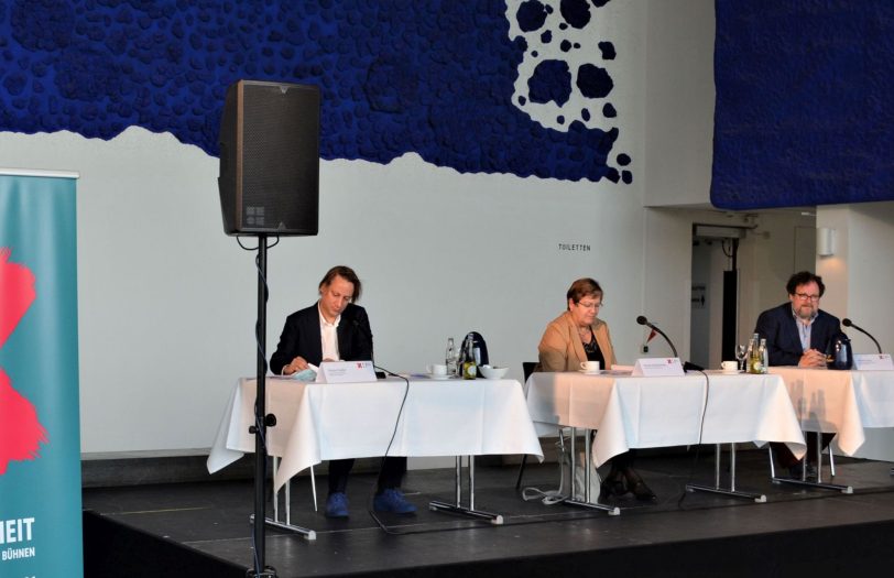 Stellten das Programm in Gelsenkirchen vor (v.l.): Essens Intendant Florian Fiedler, die Regionaldirektorin des Regionalverbandes Ruhr, Karola Geiß-Netthöfel, und der gastgebende MiR-Intendant Michael Schulz.