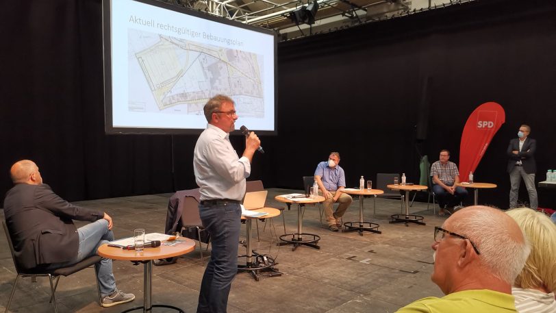 Diskutierten über das Bauvorhaben Vödestraße: (v.li.) Achim Wixforth, Gerhard Schensar, Karlheinz Friedrichs, Ulrich Syberg und Kai Gera.