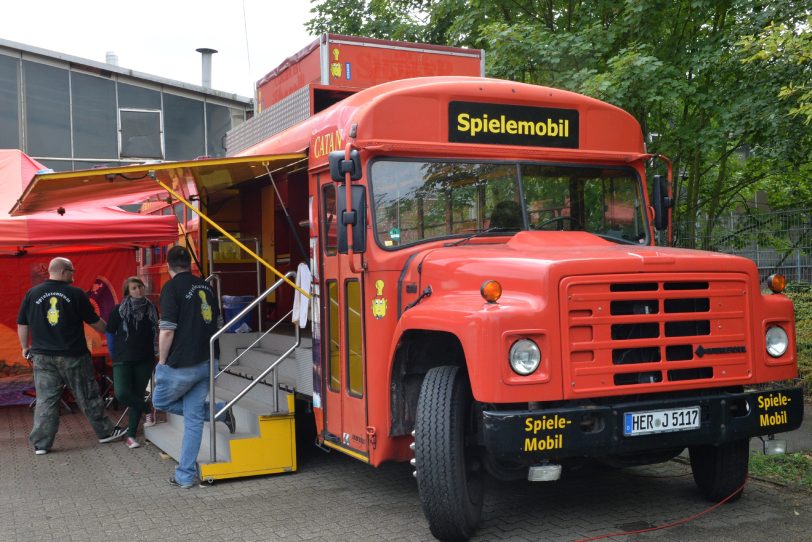 Das Spielmobil beim Schnick-Schnack-Sommerfest 2015.