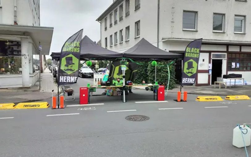 Der Infostand der Black Barons beim Straßenfest in Ickern in Castrop-Rauxel.