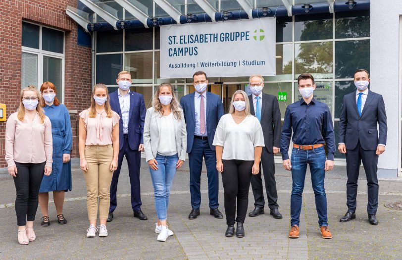 Jens Spahn besuchte die St. Elisabeth Gruppe.
