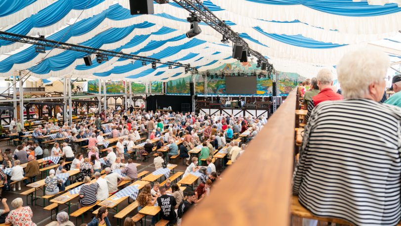 Schaustellergottesdienst auf Crange am Sonntag 7.8.2022 in der Cranger Festhalle mit Schaustellerpfarrer Torsten Heinrich und Pastor Günter Mattner, und dem CVJM Blasorchester unter der Leitung von Stefan Wilhelm.