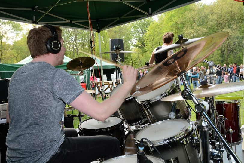 Volk im Katzenbusch am Samstag, 2. Mai 2015.