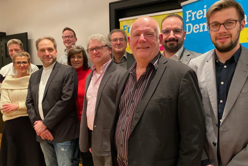 Bild des Kreisvorstands der Herner FDP 2020-2022. v.l. Philipp Löhler, Elena Ivanova-Bloch, Thomas Bloch, Max Wiemers, Marita Cramer, Ulrich Nierhoff, Klaus Füßmann, Thomas Nückel, Martin Steinke, Manuel Wagner.