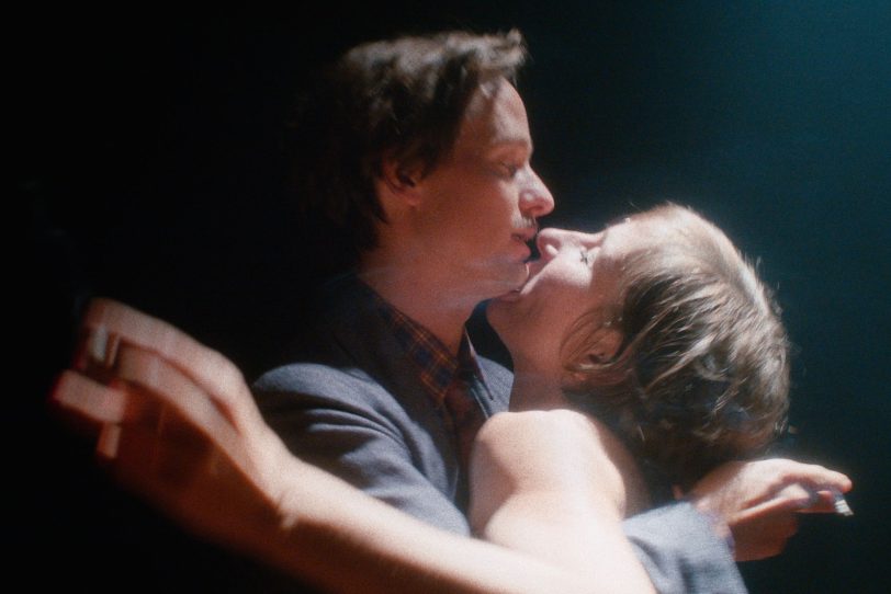 Kinofilm: Fabian oder: Der Gang vor die Hunde. im Bild Fabian (Tom Schilling) lässt sich nicht wirklich mit Irene Moll (Meret Becker) ein.