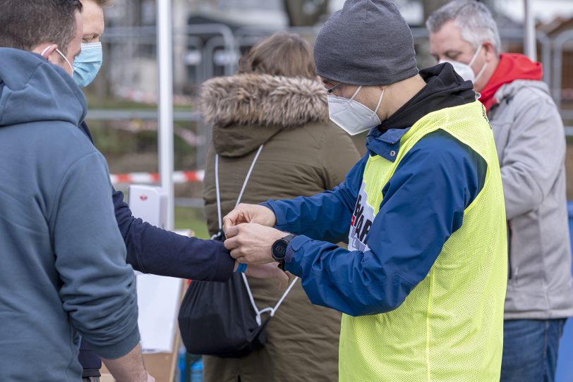 Der 43. Herner Silvesterlauf im Revierpark Gysenberg in Herne (NW), am Freitag (31.12.2021). Coronabedingt ohne Zuschauer und mit 2G.