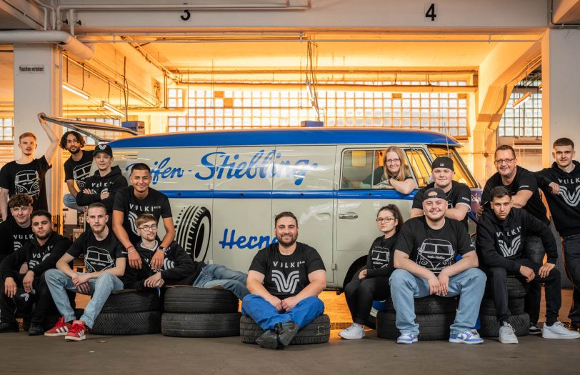 Die neuen „Reifen Stiebling“-Auszubildenden stellten sich direkt als Model für ein Fotoshooting zur Verfügung.