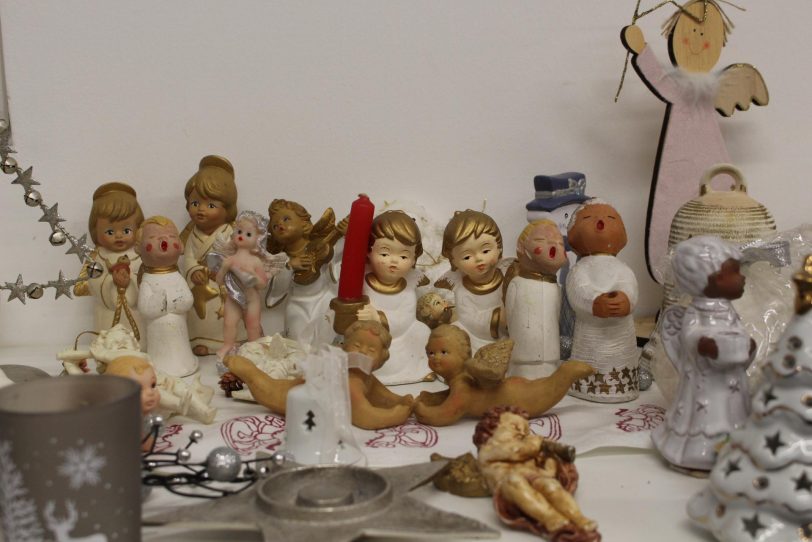 Angenommen werden gut erhaltene Deko-Figuren, Krippenfiguren und mehr.