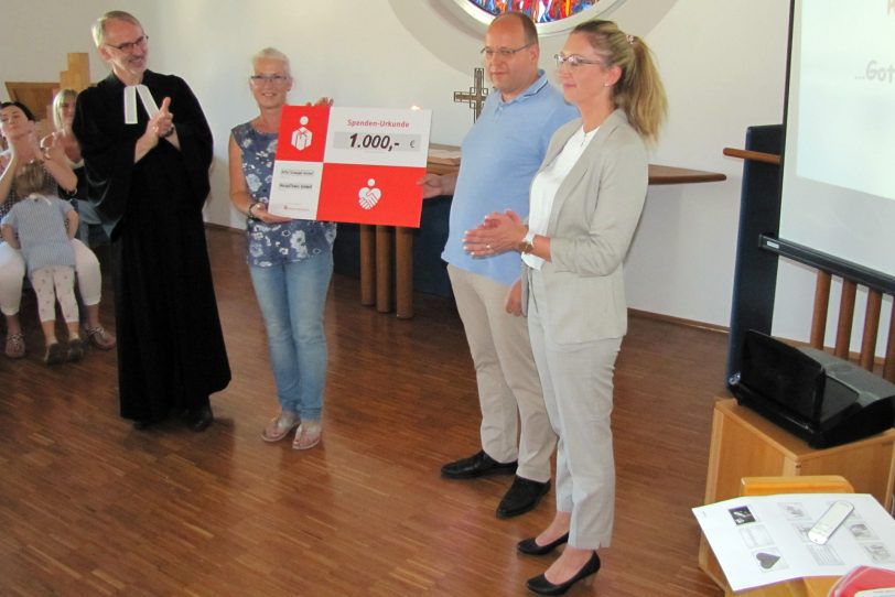 Pfarrer Günter Mattner, KiTa-Leiterin Sandra Giepen, Klaus Möllmann, Nina Lenz.