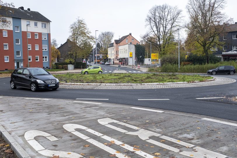 Der neue Kreisverkehr mit Blick in Richtung Dorneburger Straße.