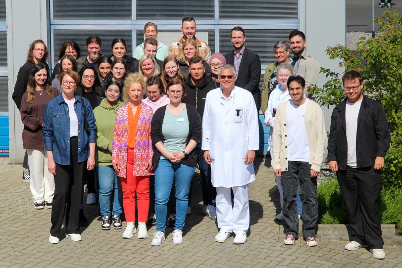Pflege-Azubis leiten internistische Station am EvK – Projekt macht fit für den Klinikalltag.