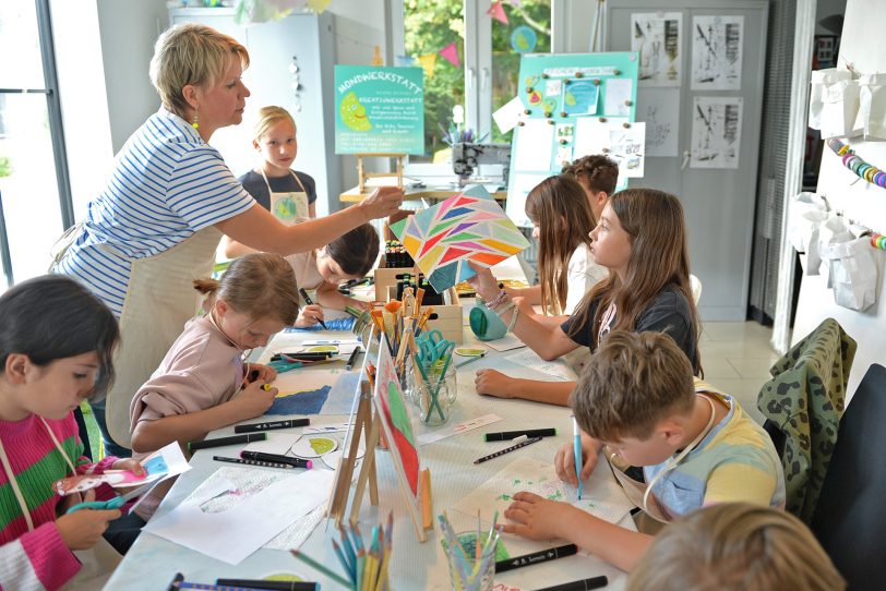 Positive Verstärkung und auch Hilfestellungen bekommen die Kinder in der Mondwerkstatt von Inka Klein-Heidicker.