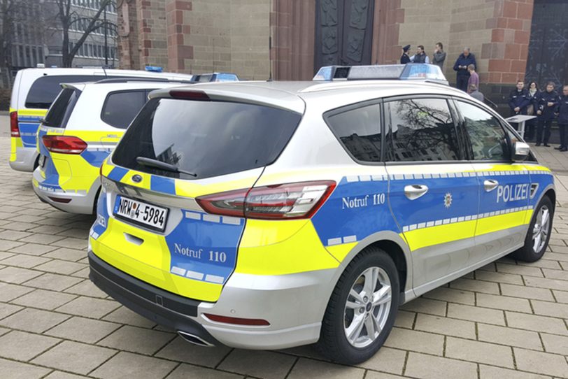 Der Blick von hinten auf den Ford C-Max.