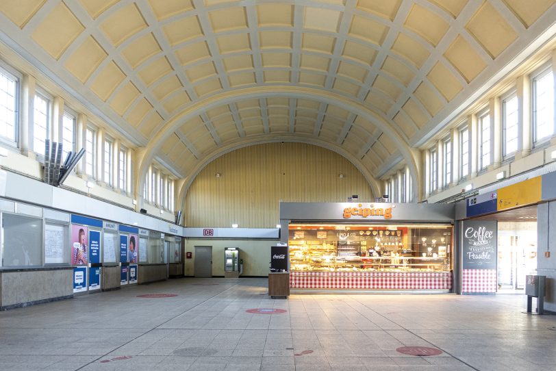 Der Hauptbahnhof Wanne-Eickel am Heinz-Rühmann-Platz in Herne (NW), am Dienstag (02.03.2021).