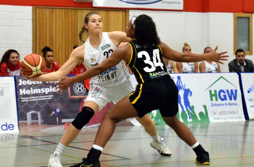 1. Basketball-Bundesliga-Damen: HTC - TV Saarlouis. Am Ball Jordan Frericks.