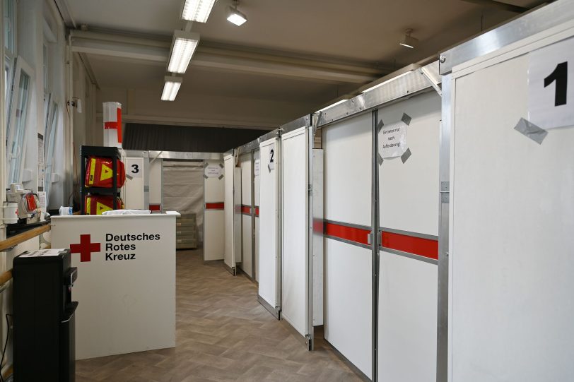 Die ehrenamtlichen Helfer des DRK Herne u. Wanne-Eickel gestalteten die Sanitätswache in den Räumen der Jugendkunstschule neu.