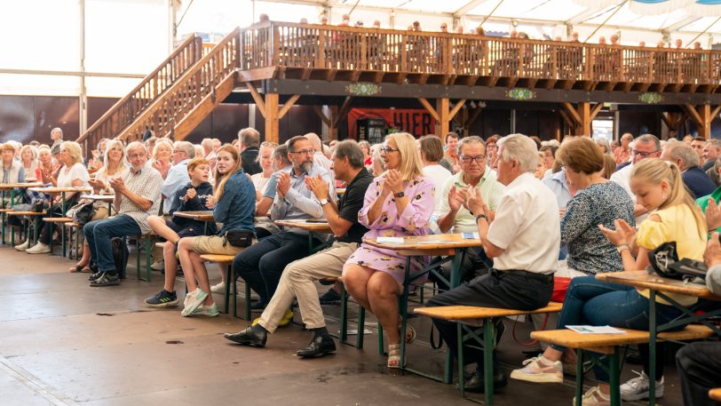 Schaustellergottesdienst auf Crange am Sonntag 7.8.2022 in der Cranger Festhalle mit Schaustellerpfarrer Torsten Heinrich und Pastor Günter Mattner, und dem CVJM Blasorchester unter der Leitung von Stefan Wilhelm.