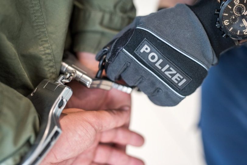 Die Gelsenkirchener Polizei musste einen Herner (21) mit Handfesseln fixieren, weil er aggressiven Widerstand leistete (Symbolbild).