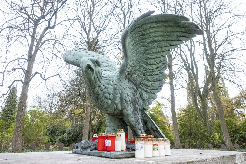 Ökumenische Andacht zu Allerheiligen auf dem Wiescherfriedhof in Herne (NW), am Sonntag (01.11.2020).