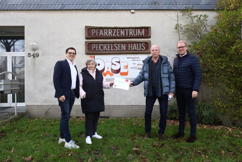 Unterstützung für die Tafel (v.l.): Alexander Vogt (MdL), Birgit Klemczak (Oase), Wolfgang Trümper (Oase) und Hendrik Bollmann (MdB).