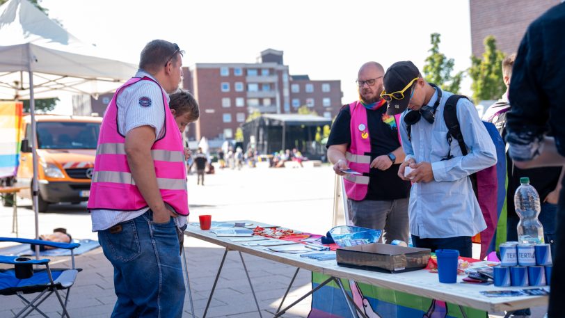 Der Christopher Street Day (CSD) am Samstag (21.9.2024) begann auf dem Europaplatz und zog anschließend durch die Stadt.