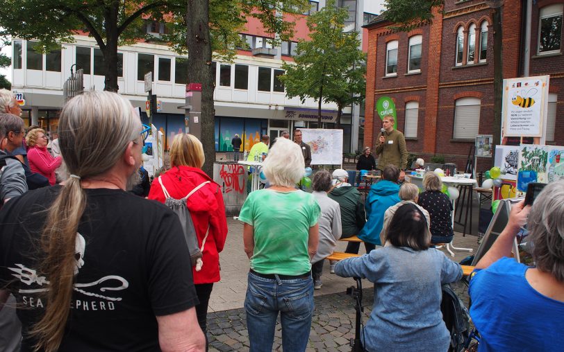 Infoveranstaltung von mehreren Bürgerinitiativen und Verbänden für den Erhalt des Blumenthalgeländes und gegen eine Bebauung am Samstag (30.8.2025) in der Wanner Fußgängerzone.