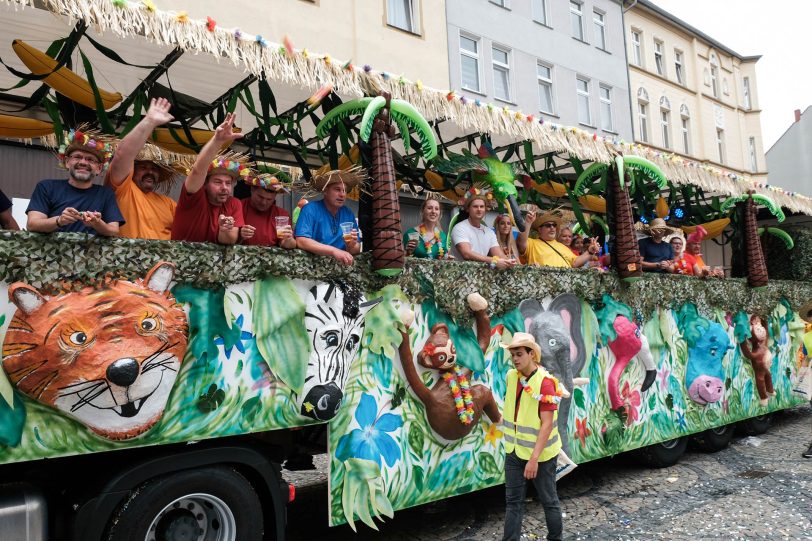 Kirmes-Umzug 2019: Ohne Zwischenfälle erreichten die Feiernden die Bühne vor der Christuskirche.