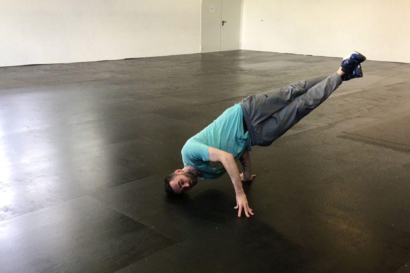 Renegade-Tänzer Mathias Kowalk in den Flottmann-Hallen auf dem neuen Tanzboden.