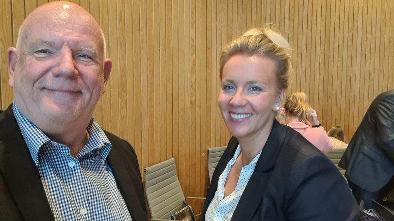 Kurze Begrüßung: Der Herner Landtagsabgeordnete Thomas Nückel (FDP) mit der neuen NRW-Verkehrsministerin Ina Brandes.
