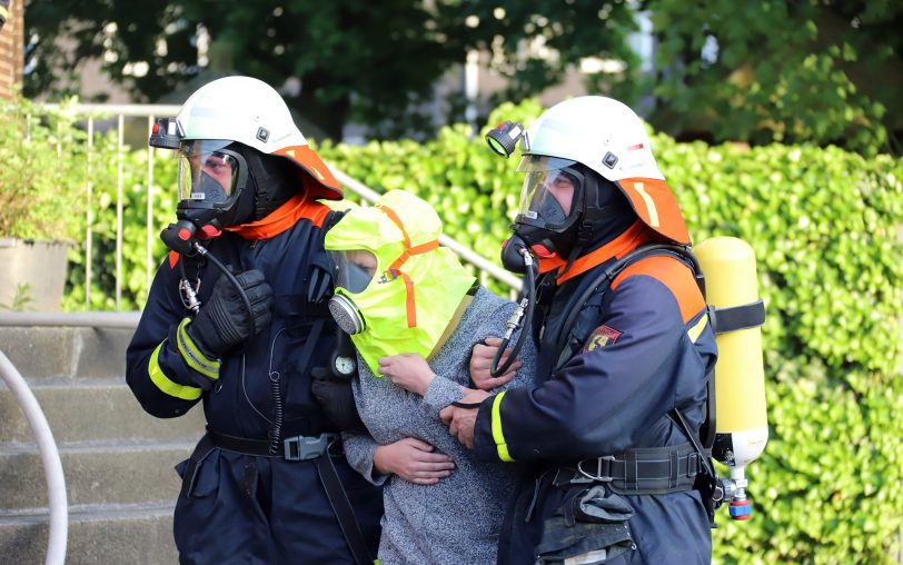 Feuerwehrleute übten Rettung.