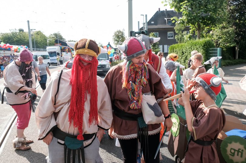 Rund 4.000 Aktive formierten sich am Eickeler St. Jörgens Platz zum Festumzug der Cranger Kirmes 2018.