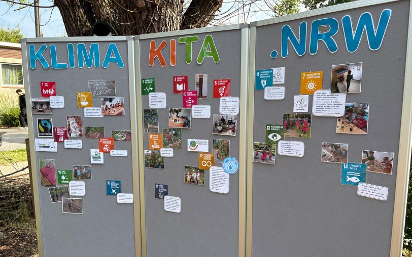 Auf dieser Infotafel ist nochmal aufgeführt, was ein Klima-Kita ausmacht.