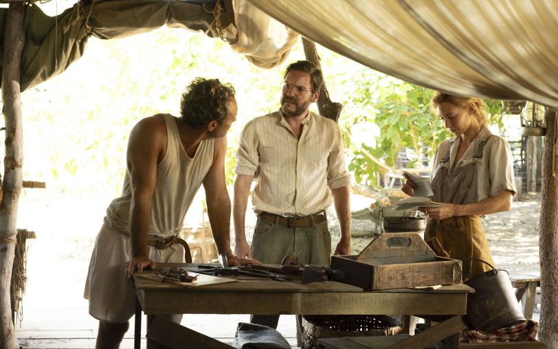 Sehr langsame Annäherung einer Zweckgemeinschaft (v.l.): Friedrich Ritter (Jude Law), Heinz Wittmer (Daniel Brühl) und Dore Strauch (Vanessa Kirby).