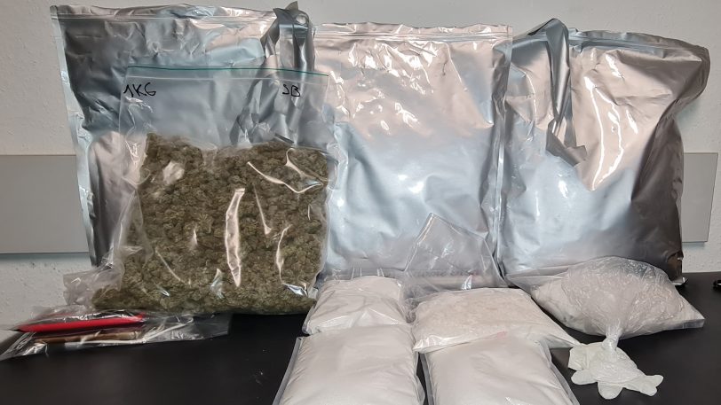 Vom Zoll sichergestelltes Marihuana, Ketamin und Amphetamin.