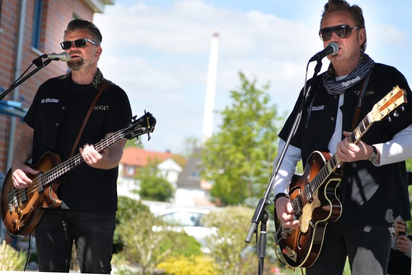 Los Gerlachos auf ihrer Altenheim-Tour am Samstag (25.4.2020) am ASB-Altenheim in Holsterhausen. Dort gaben sie ein Konzert für ihre Oma Melitta.