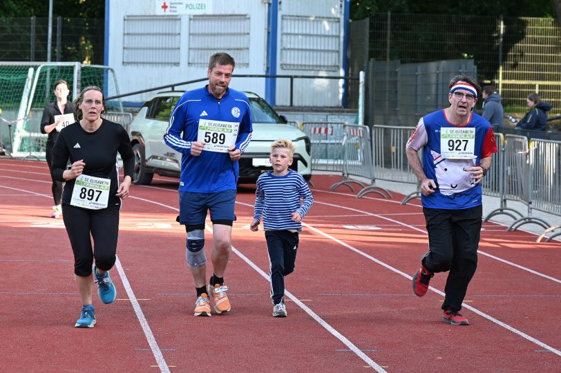 Die Läufer beim Zieleinlauf.