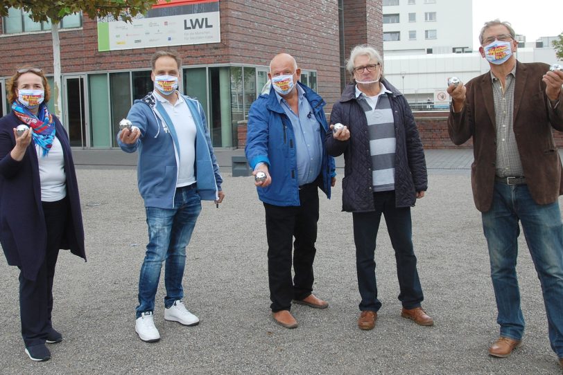 FDP-Politiker boulen für bunteren Europalplatz.