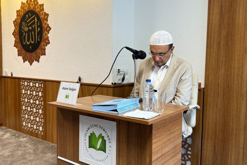 Koran-Rezitation mit Adem Doğan.