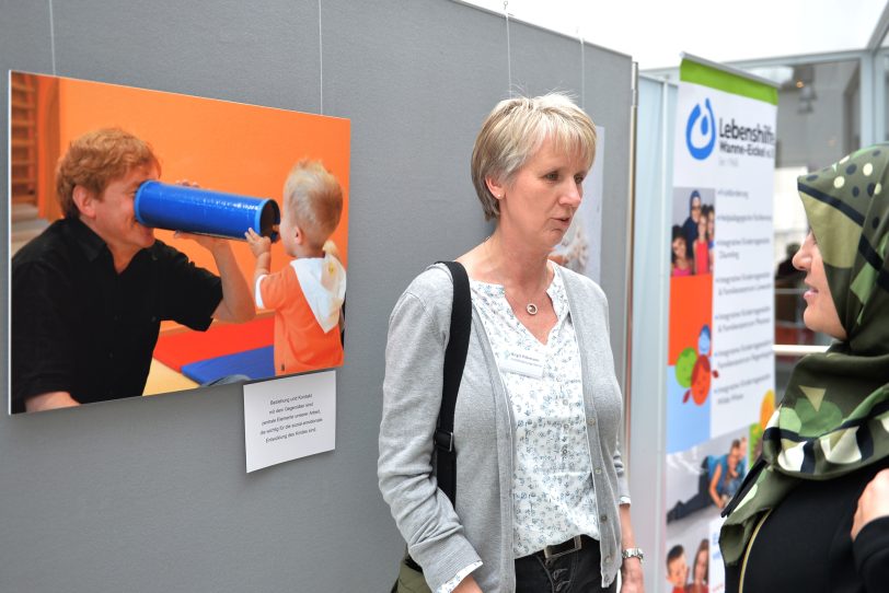 Eröffnung der Fotoausstellung der Frühförderung Herne in der Sparkasse am 29.4.2016.