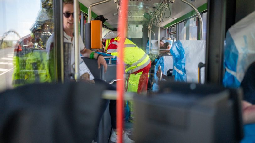 Die Feuerwehr Herne übte mit verschiedenen Organisationen sowie Medizinstudenten des Marien Hospital Herne den Ernstfall. Simuliert wurden eine Explosion am Steag-Kraftwerk sowie zwei Verkehrsunfälle mit zahlreichen "Verletzten".