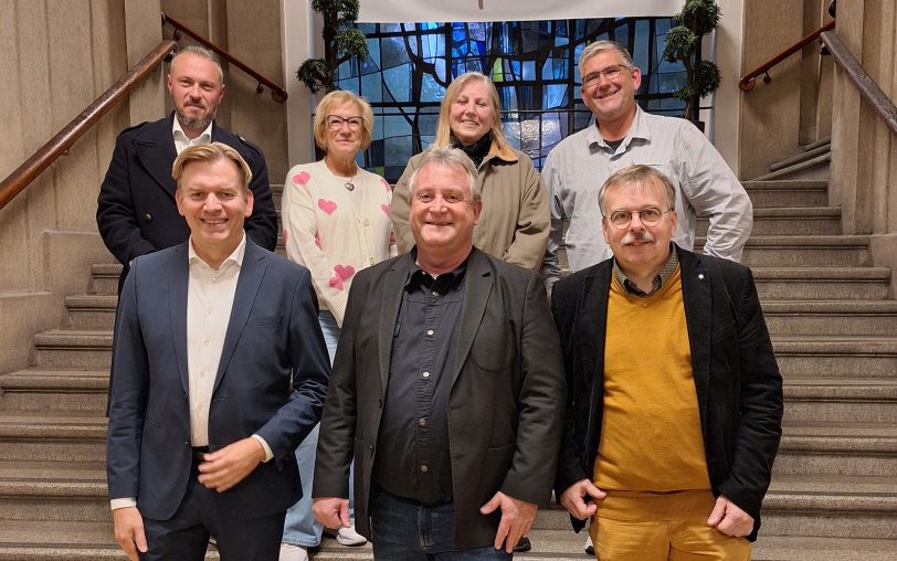 Die neue SPD-Fraktion in der Bezirksvertretung Sodingen: Den Vorsitz übernimmt Detlev Biewald (vorne, Mitte). Dazu gehören Jörg Högemeier (vorne, rechts) sowie (hinten, v.li.) Cüneyt Temizsoy, Silvia Skupski, Christa Herzog und Jörg Fromm. Mathias Grunert (vorne, links) wird für die Wahl als Bezirksbürgermeister nominiert.