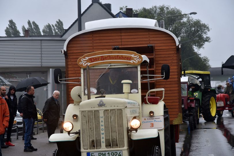 Cranger Kirmes Oldtimer-Parade.