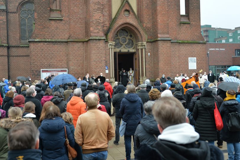 Friedensgebet an der Kreuzkirche am Samstag.