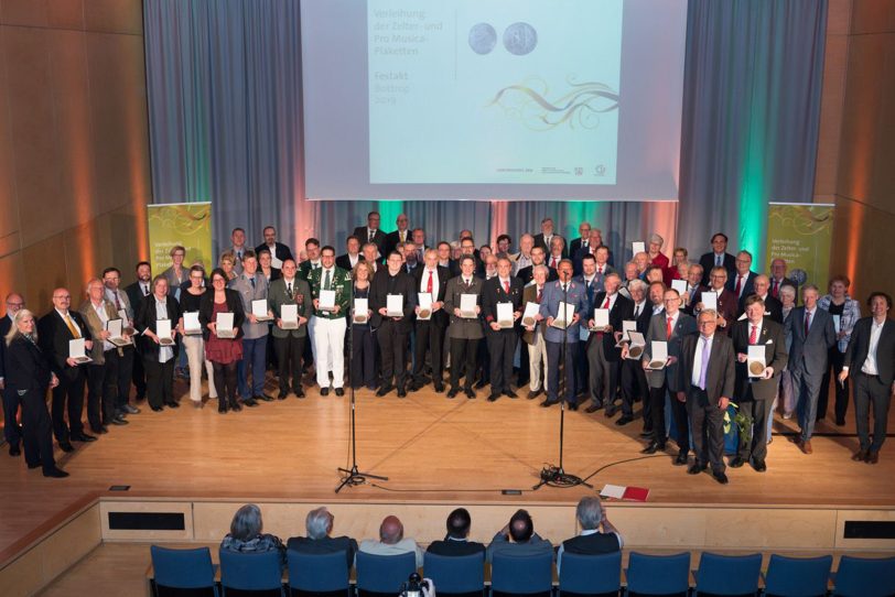 Gruppenfoto aller Ausgezeichneten im Bottroper Kulturzentrum.