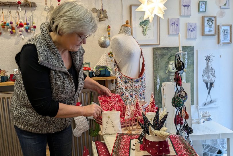 Die Frauen von 'Wanne Kreativ' locken am 16. November 2024 mit einem Adventsmarkt in die Heinestraße.