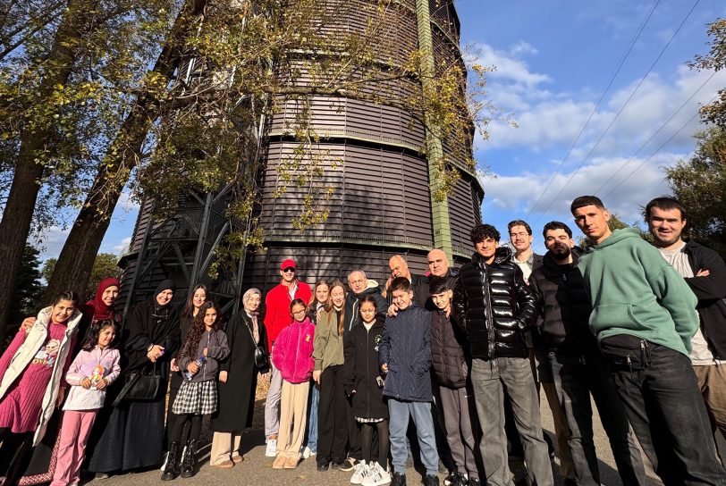 Mitglieder des Turnvereins Röhlinghausen und die Muslimische Jugend Röhlinghausen besuchten die Ausstellung Planet Ozean im Gasometer Oberhausen.
