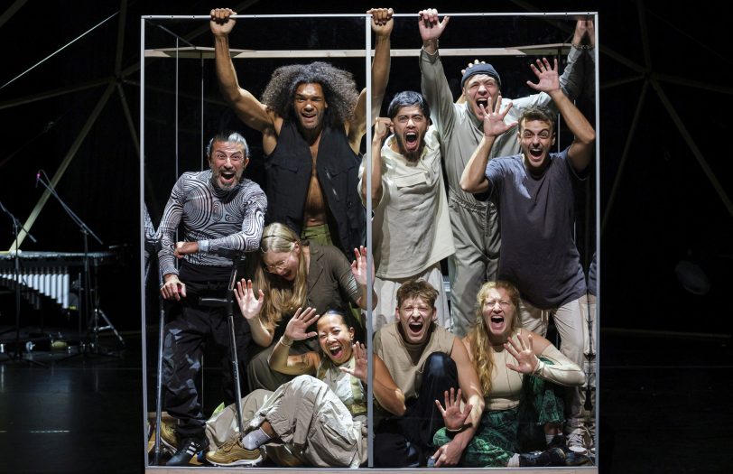 Das Ensemble der Urbanatix-Show „Essence“, die Ende Mai 2025 dreimal im Schauspielhaus Bochum aufgeführt wird.